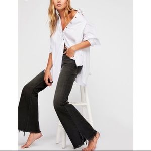 We The Free Frayed-Hem Flared Mid-Rise Jeans Size 28